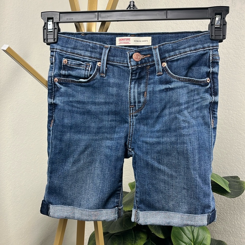 Signature Levi Strauss girl's Bermuda shorts sz 8